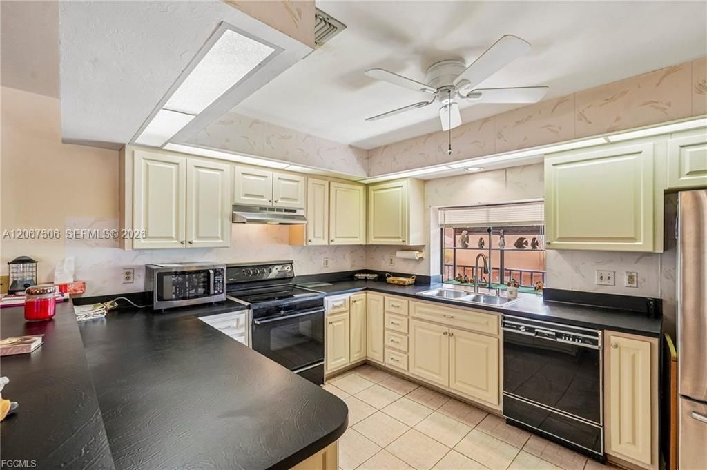 На продажу: $195,500 (2 спален, 2 ванн, 0 Квадратных фут)