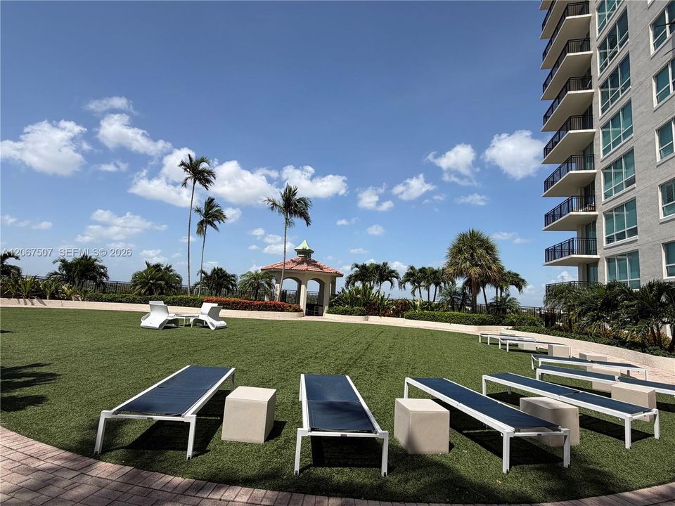 For Rent: $2,900 (2 beds, 2 baths, 1000 Square Feet)