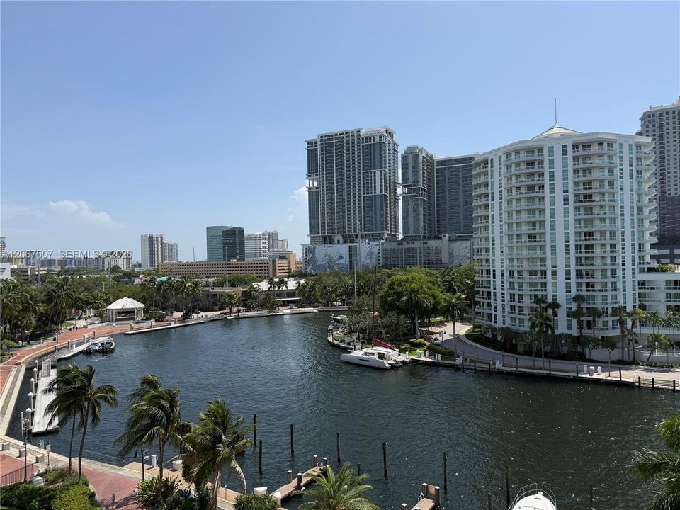 For Rent: $2,900 (2 beds, 2 baths, 1000 Square Feet)