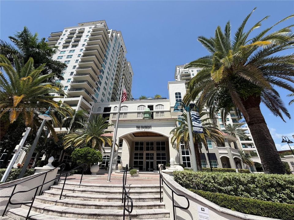 For Rent: $2,900 (2 beds, 2 baths, 1000 Square Feet)