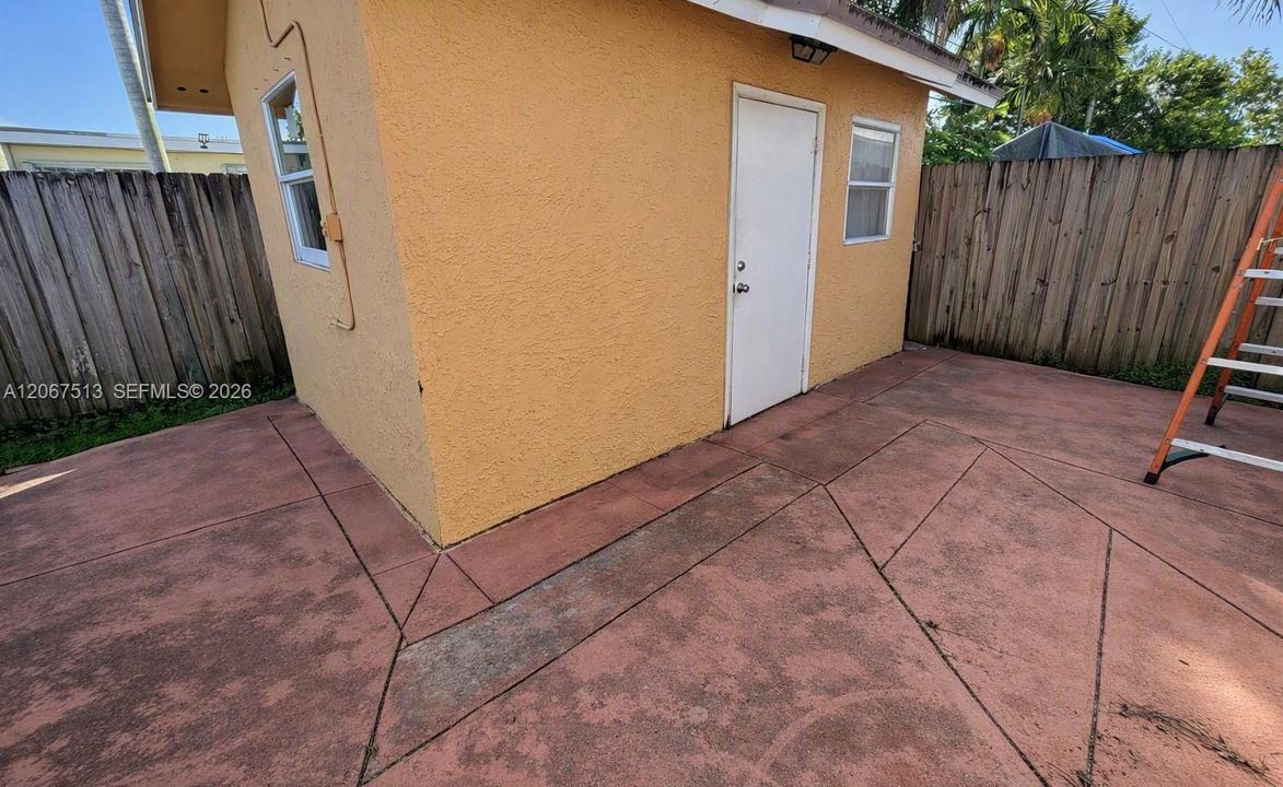 For Sale: $839,900 (6 beds, 2 baths, 2311 Square Feet)