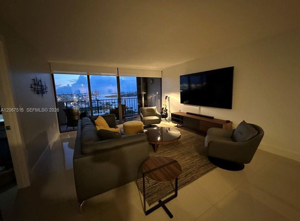 В аренду: $3,600 (1 спален, 1 ванн, 917 Квадратных фут)
