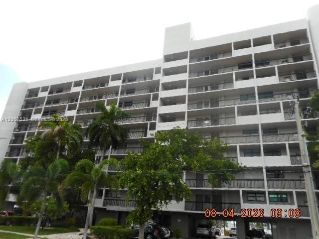 Active With Contract: $290,000 (2 beds, 2 baths, 1032 Square Feet)