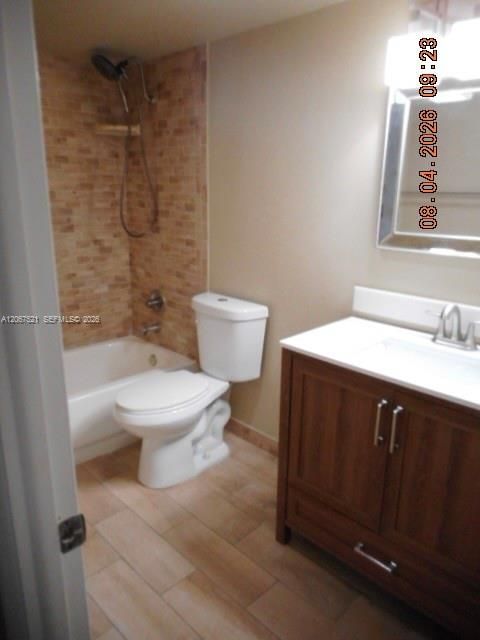 Active With Contract: $290,000 (2 beds, 2 baths, 1032 Square Feet)