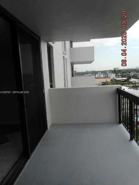 Active With Contract: $290,000 (2 beds, 2 baths, 1032 Square Feet)