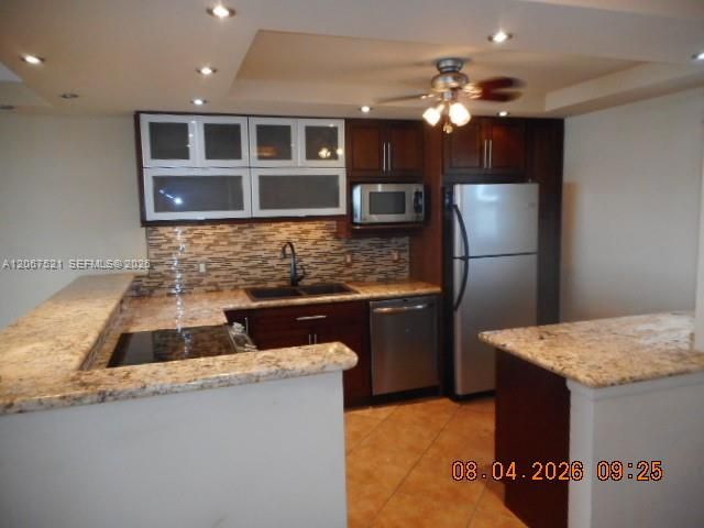 Active With Contract: $290,000 (2 beds, 2 baths, 1032 Square Feet)