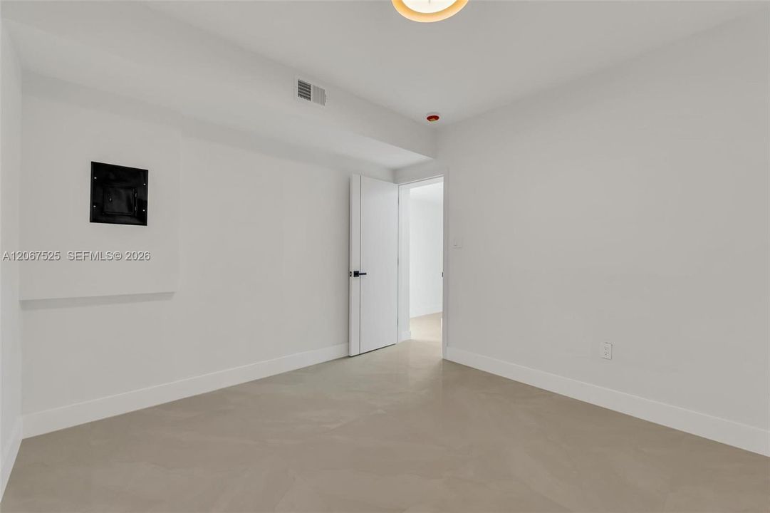 For Sale: $675,000 (5 beds, 2 baths, 1425 Square Feet)