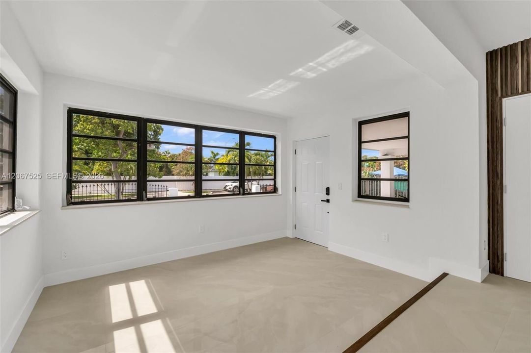 For Sale: $675,000 (5 beds, 2 baths, 1425 Square Feet)