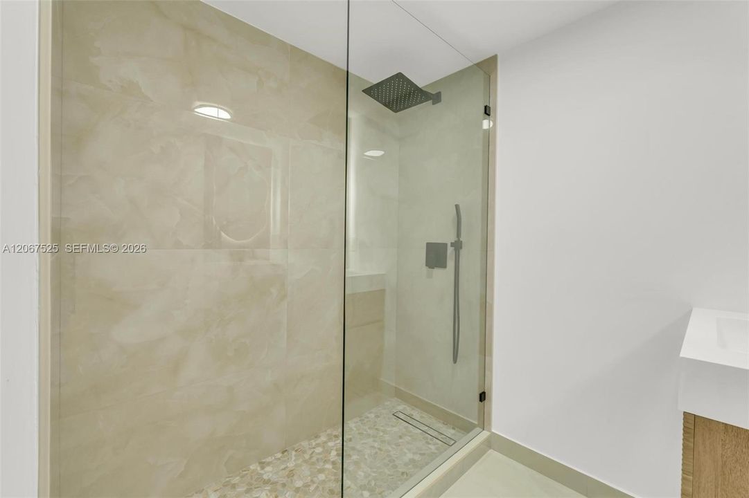 For Sale: $675,000 (5 beds, 2 baths, 1425 Square Feet)