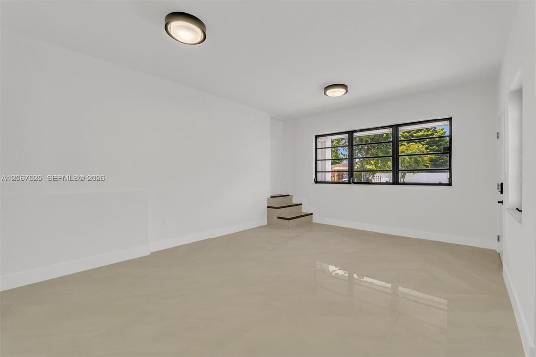 For Sale: $675,000 (5 beds, 2 baths, 1425 Square Feet)