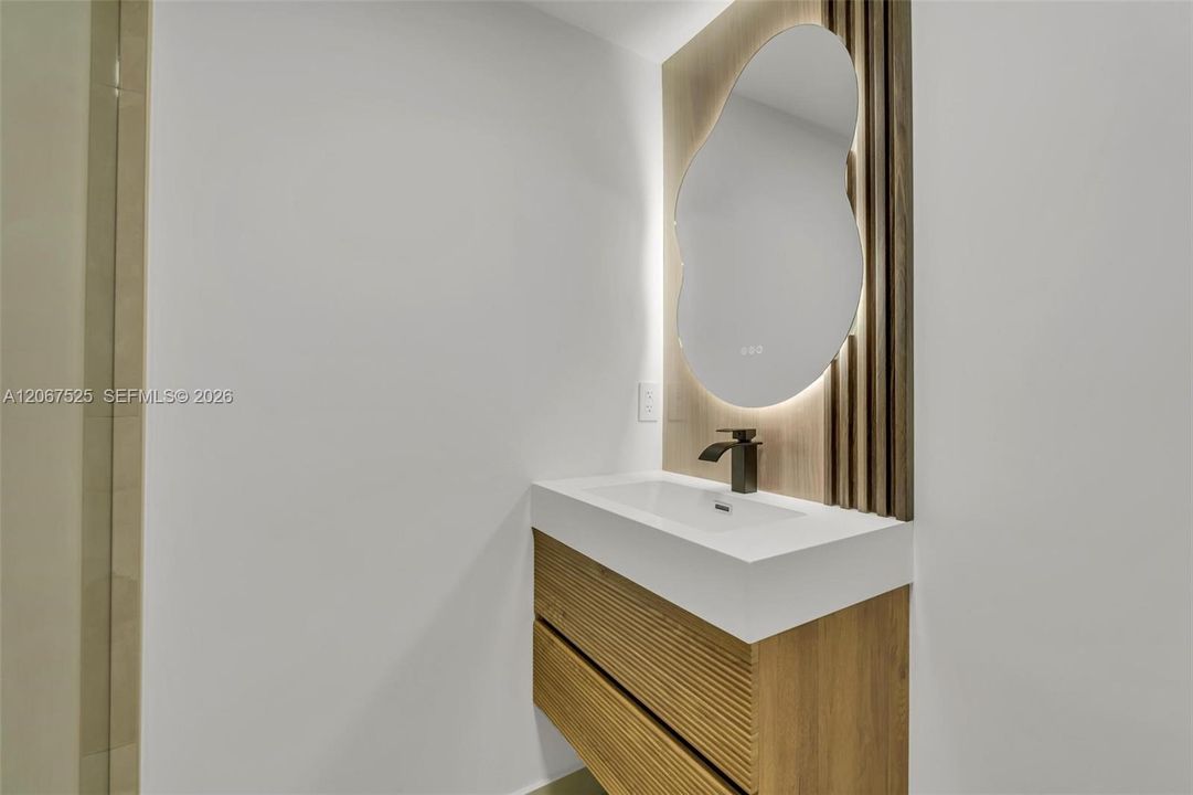 For Sale: $675,000 (5 beds, 2 baths, 1425 Square Feet)