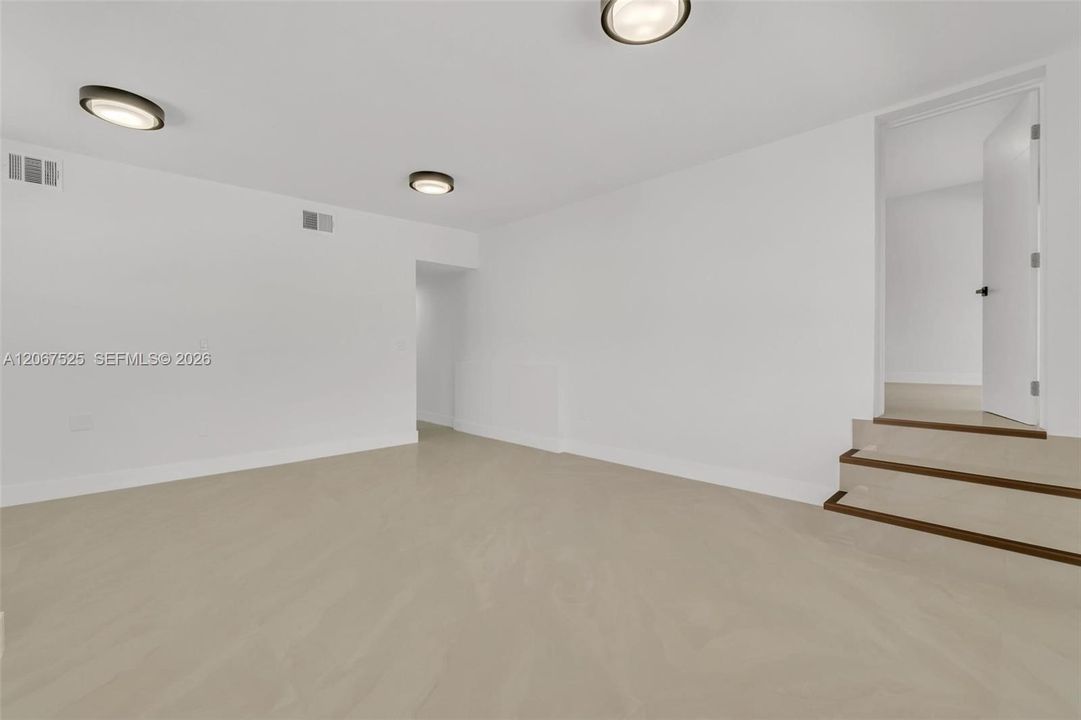 For Sale: $675,000 (5 beds, 2 baths, 1425 Square Feet)