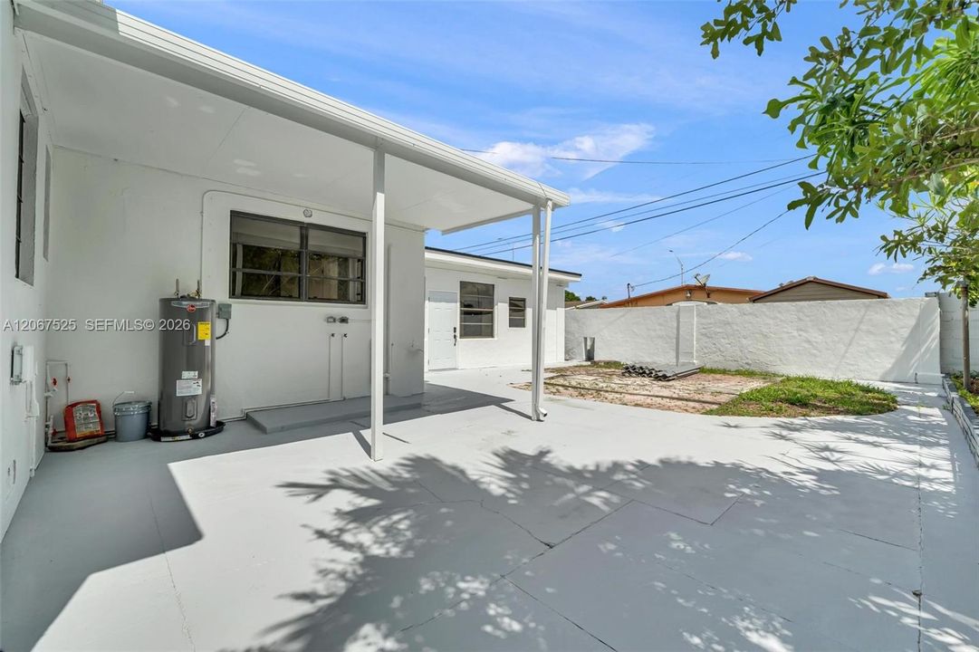 For Sale: $675,000 (5 beds, 2 baths, 1425 Square Feet)