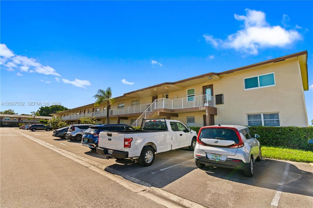 For Rent: $1,295 (1 beds, 1 baths, 670 Square Feet)
