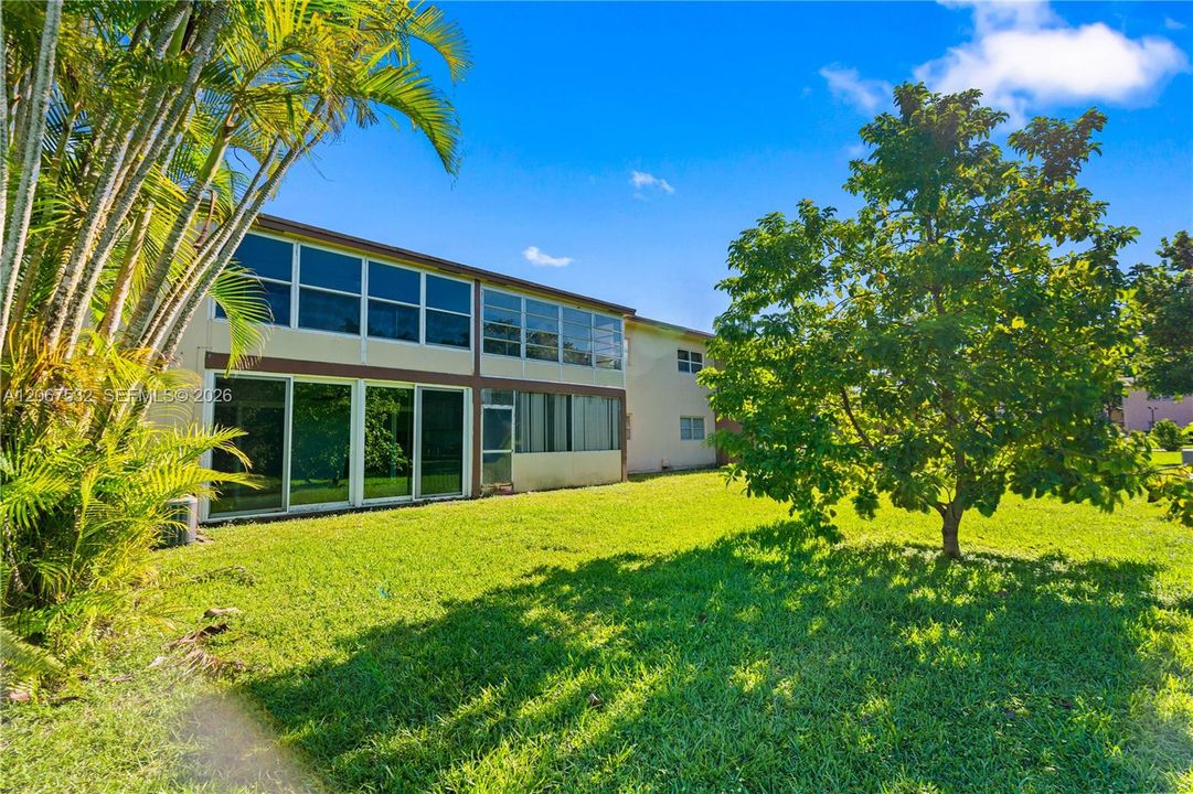 For Rent: $1,295 (1 beds, 1 baths, 670 Square Feet)