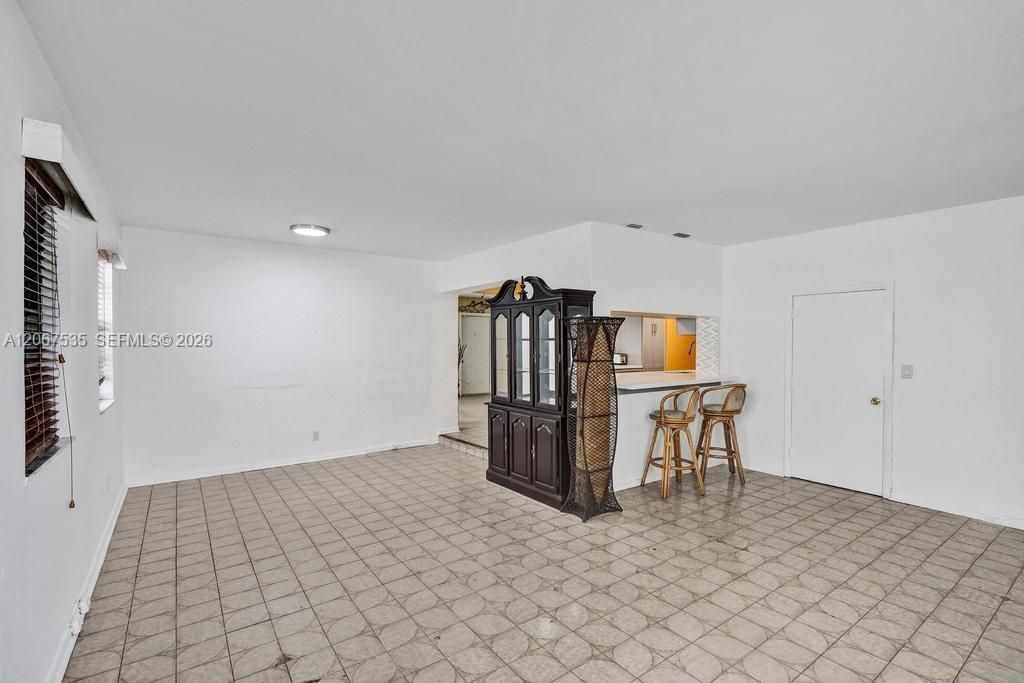 Activo con contrato: $300,000 (3 camas, 1 baños, 1302 Pies cuadrados)