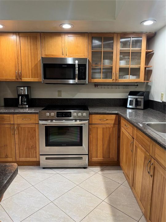 For Rent: $2,580 (2 beds, 2 baths, 1292 Square Feet)