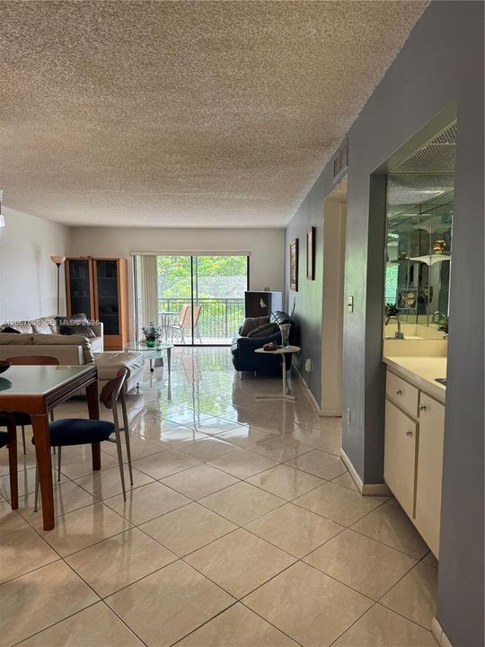 For Rent: $2,580 (2 beds, 2 baths, 1292 Square Feet)
