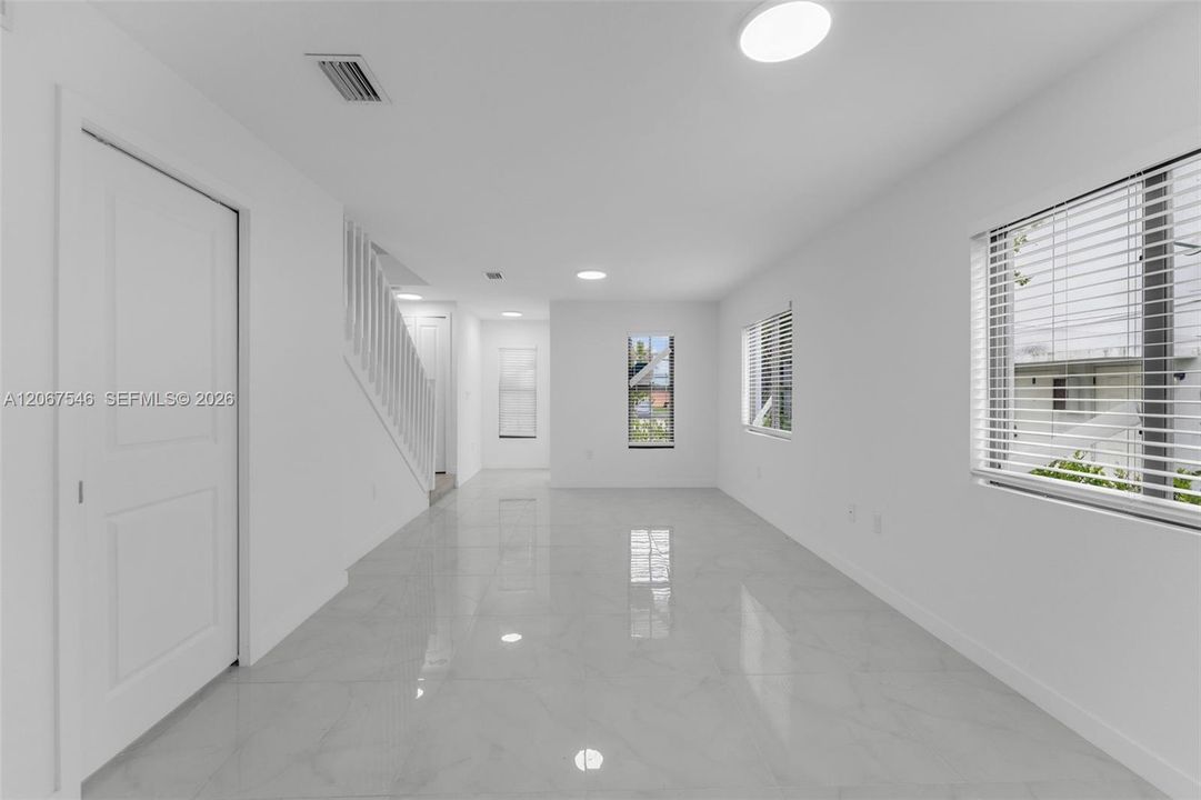 For Rent: $2,500 (3 beds, 2 baths, 1200 Square Feet)