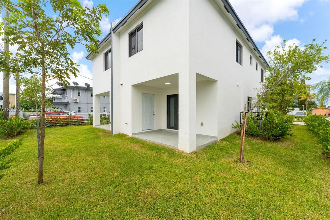 For Rent: $2,500 (3 beds, 2 baths, 1200 Square Feet)