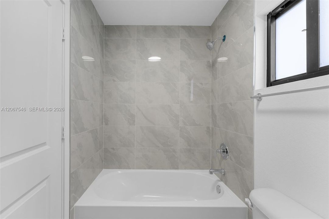 For Rent: $2,500 (3 beds, 2 baths, 1200 Square Feet)