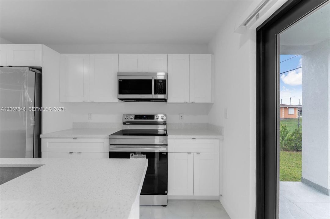 For Rent: $2,500 (3 beds, 2 baths, 1200 Square Feet)