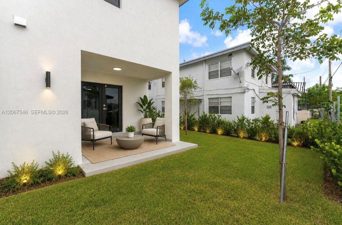 For Rent: $2,500 (3 beds, 2 baths, 1200 Square Feet)