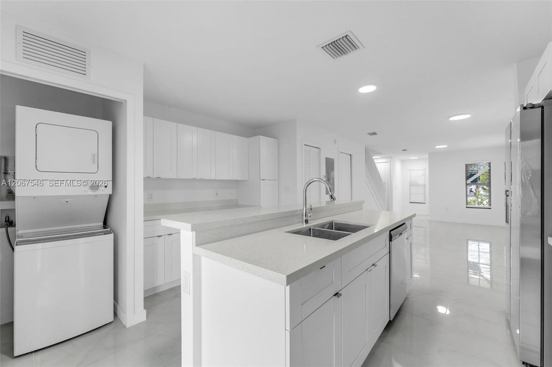 For Rent: $2,500 (3 beds, 2 baths, 1200 Square Feet)