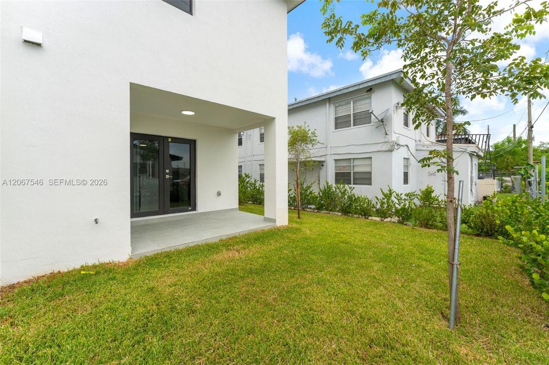 For Rent: $2,500 (3 beds, 2 baths, 1200 Square Feet)