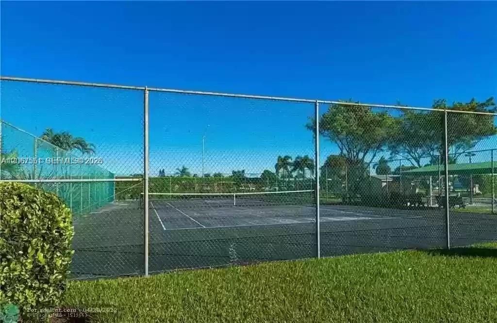For Sale: $119,000 (1 beds, 1 baths, 720 Square Feet)