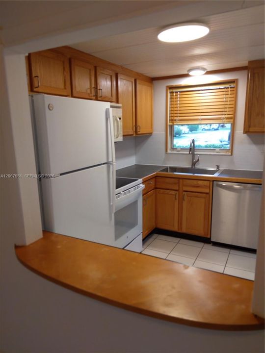 For Sale: $119,000 (1 beds, 1 baths, 720 Square Feet)