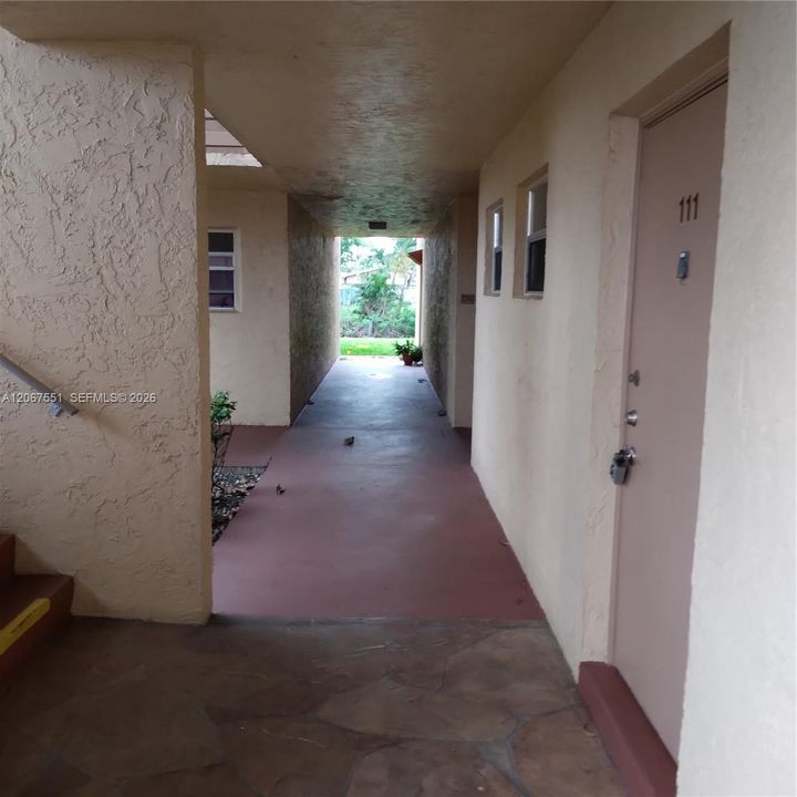 For Sale: $119,000 (1 beds, 1 baths, 720 Square Feet)