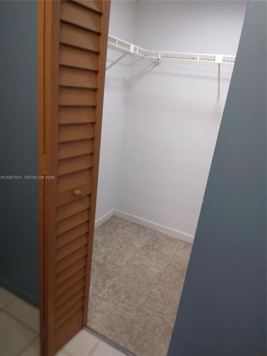 For Sale: $119,000 (1 beds, 1 baths, 720 Square Feet)