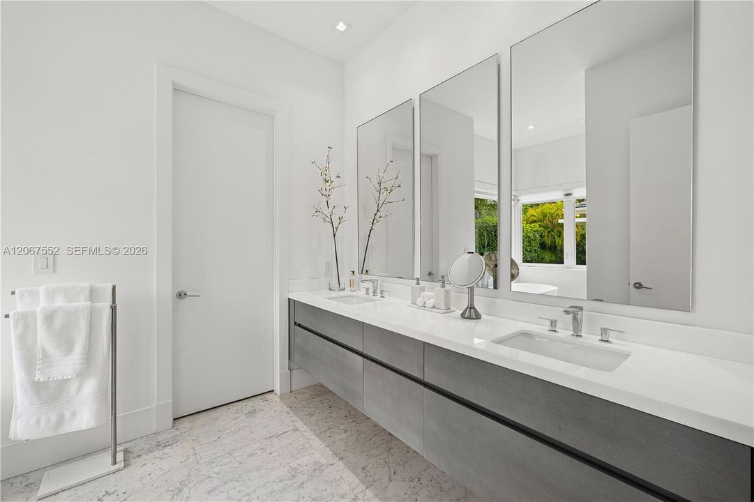 For Sale: $4,000,000 (5 beds, 4 baths, 3673 Square Feet)