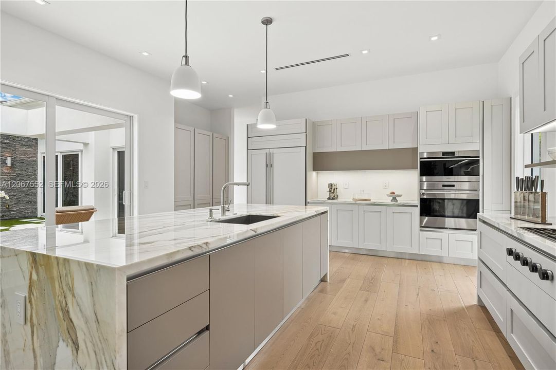 For Sale: $4,000,000 (5 beds, 4 baths, 3673 Square Feet)