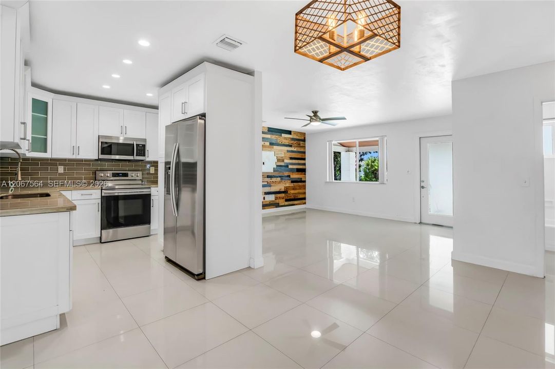 For Rent: $3,500 (3 beds, 2 baths, 1699 Square Feet)
