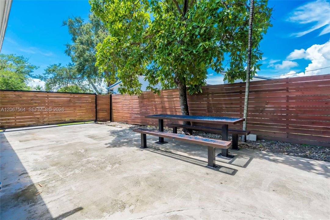 For Rent: $3,500 (3 beds, 2 baths, 1699 Square Feet)