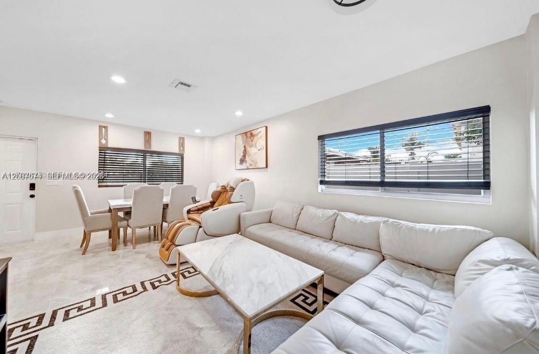 For Sale: $434,900 (3 beds, 2 baths, 1056 Square Feet)