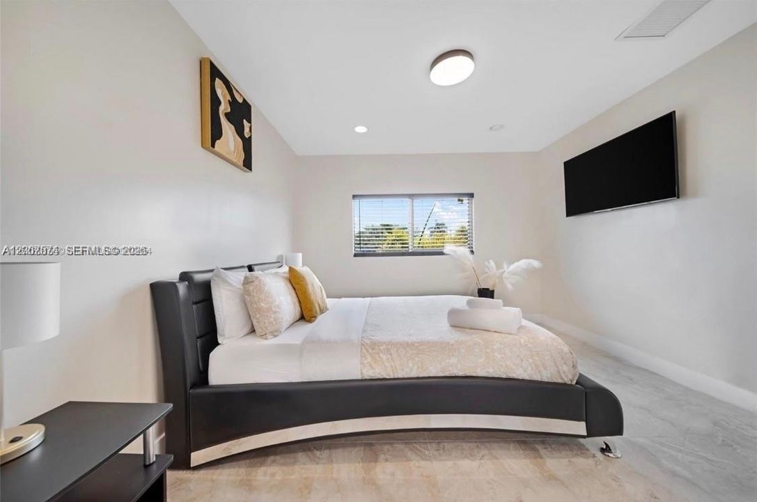 For Sale: $434,900 (3 beds, 2 baths, 1056 Square Feet)