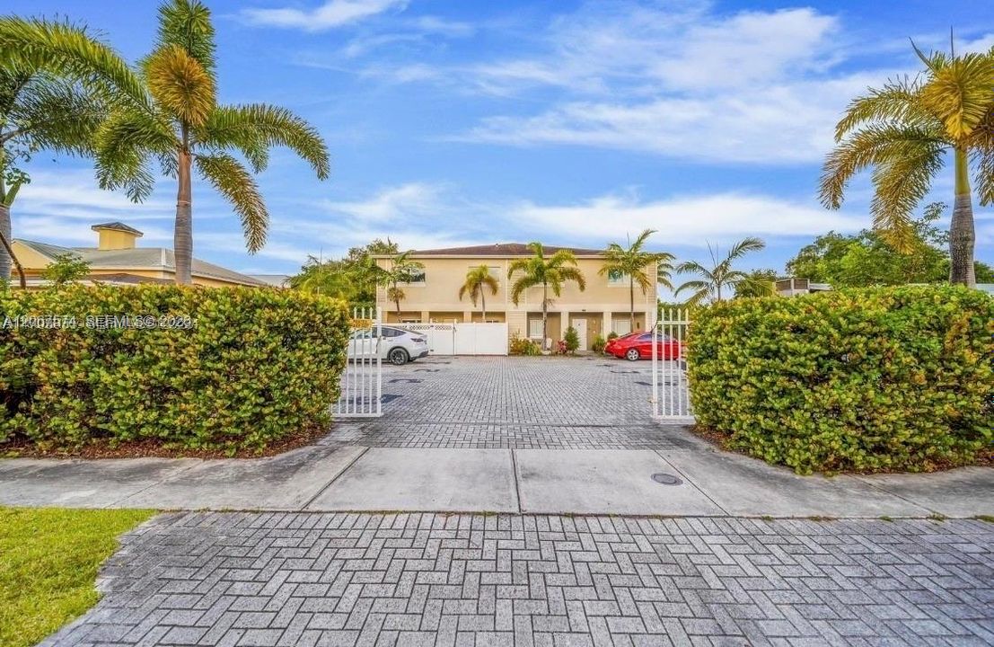 For Sale: $434,900 (3 beds, 2 baths, 1056 Square Feet)