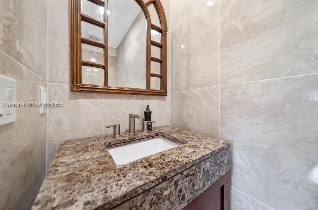 For Sale: $434,900 (3 beds, 2 baths, 1056 Square Feet)