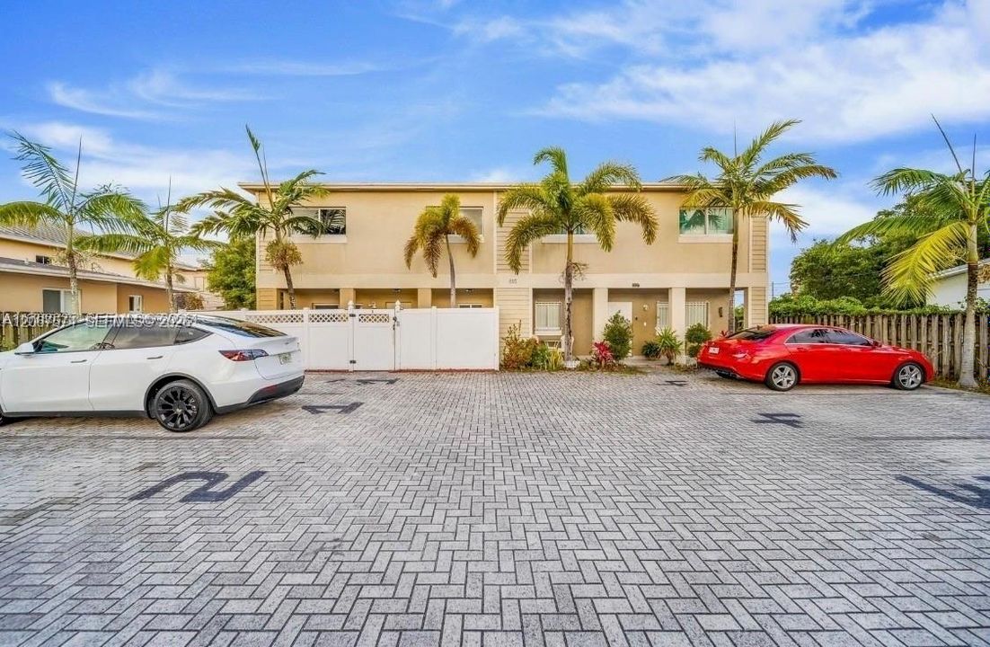 For Sale: $434,900 (3 beds, 2 baths, 1056 Square Feet)