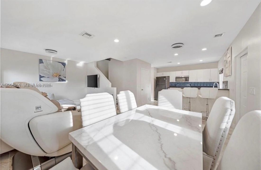 For Sale: $434,900 (3 beds, 2 baths, 1056 Square Feet)