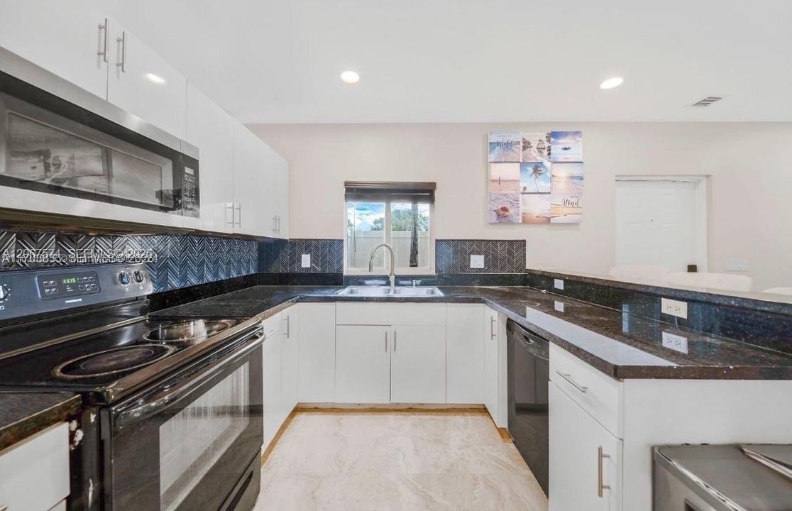 For Sale: $434,900 (3 beds, 2 baths, 1056 Square Feet)