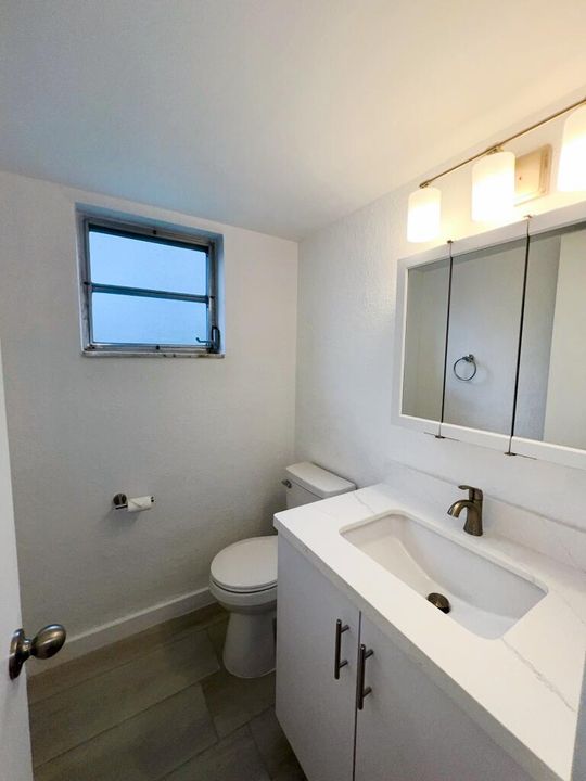 MASTER BATHROOMmaster bathrm
