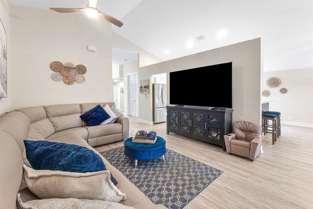 008-5641FountainsDriveSouth-Greenacres-F