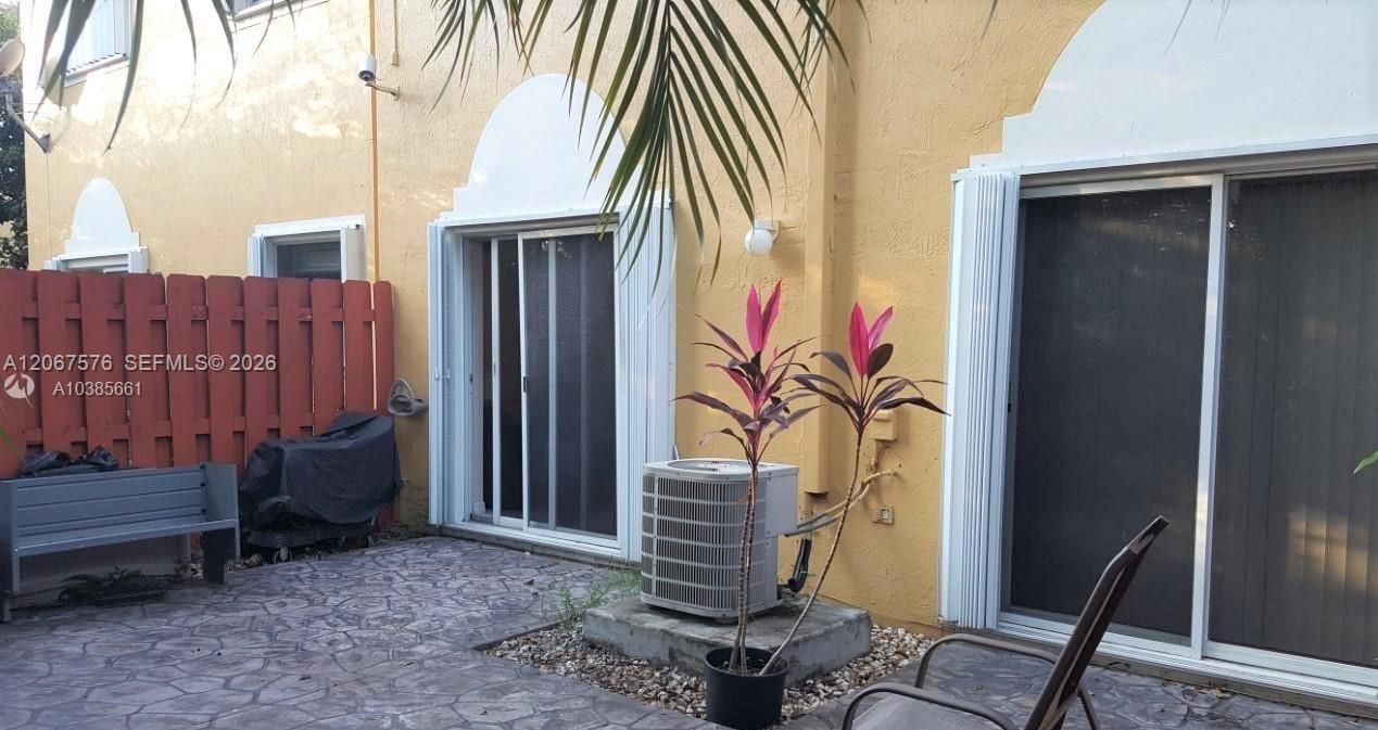 For Rent: $3,250 (3 beds, 2 baths, 1558 Square Feet)