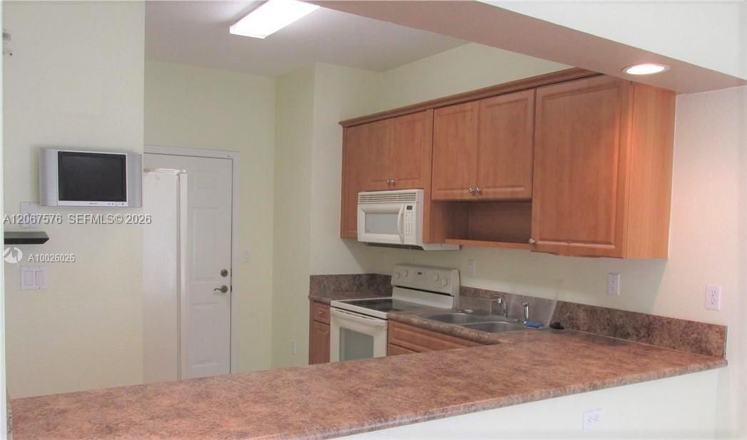 For Rent: $3,250 (3 beds, 2 baths, 1558 Square Feet)