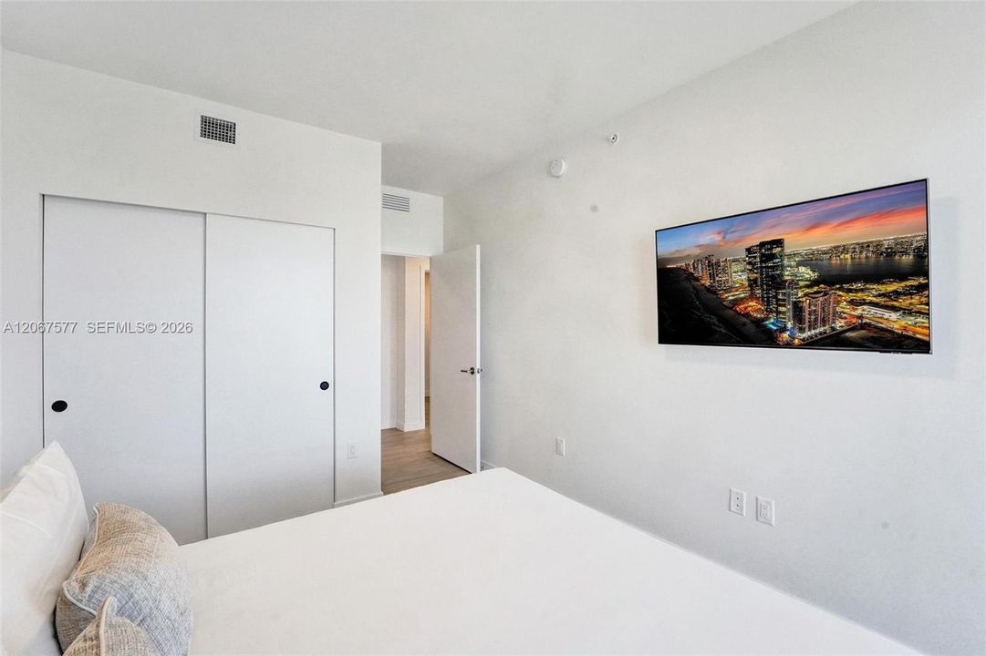 For Sale: $2,200,000 (4 beds, 2 baths, 1177 Square Feet)