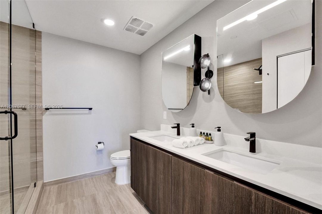 For Sale: $2,200,000 (4 beds, 2 baths, 1177 Square Feet)
